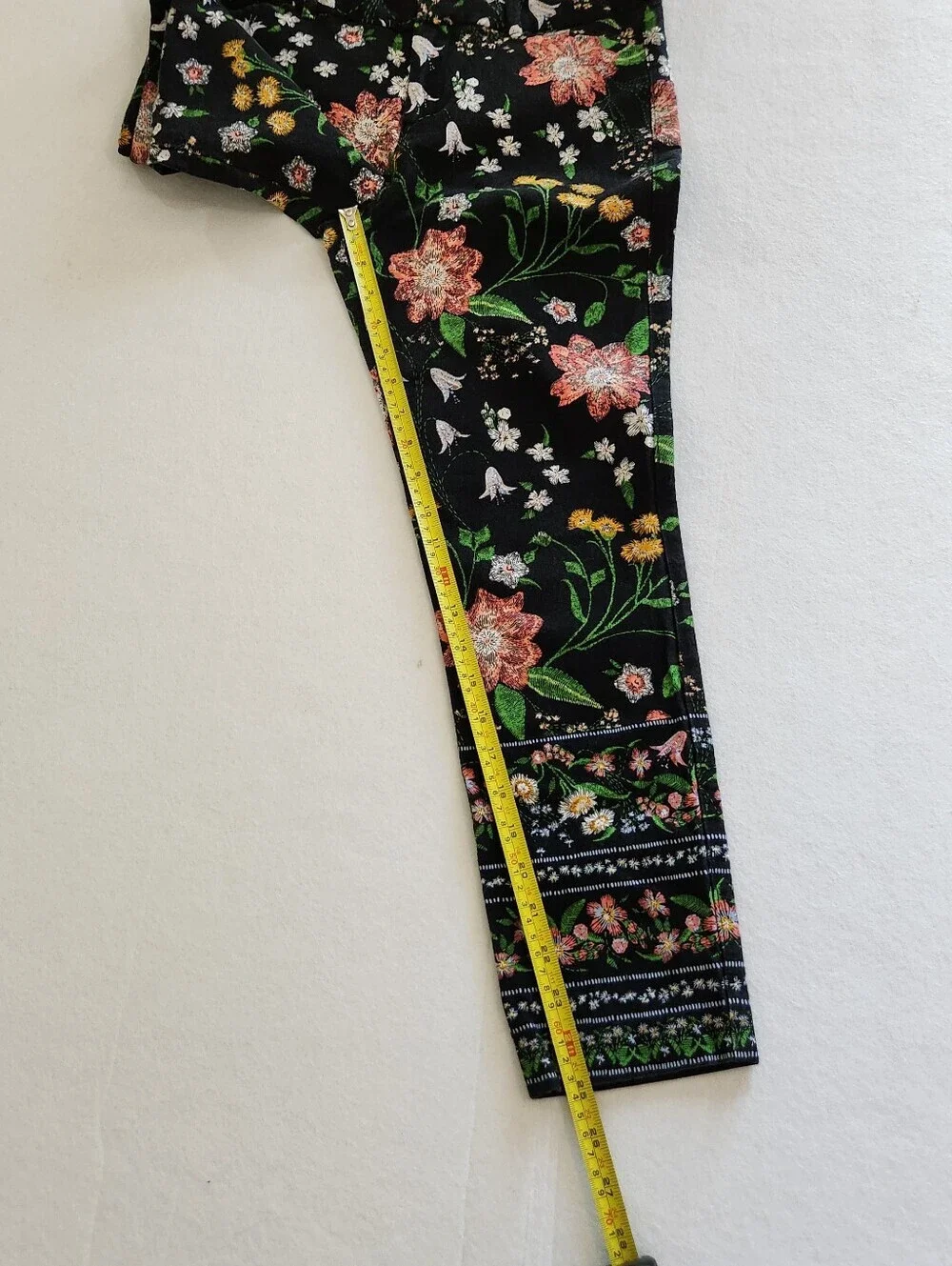 Old Navy Black Floral Pixie Mid-Rise Pants Size 10 - Picture 6 of 8
